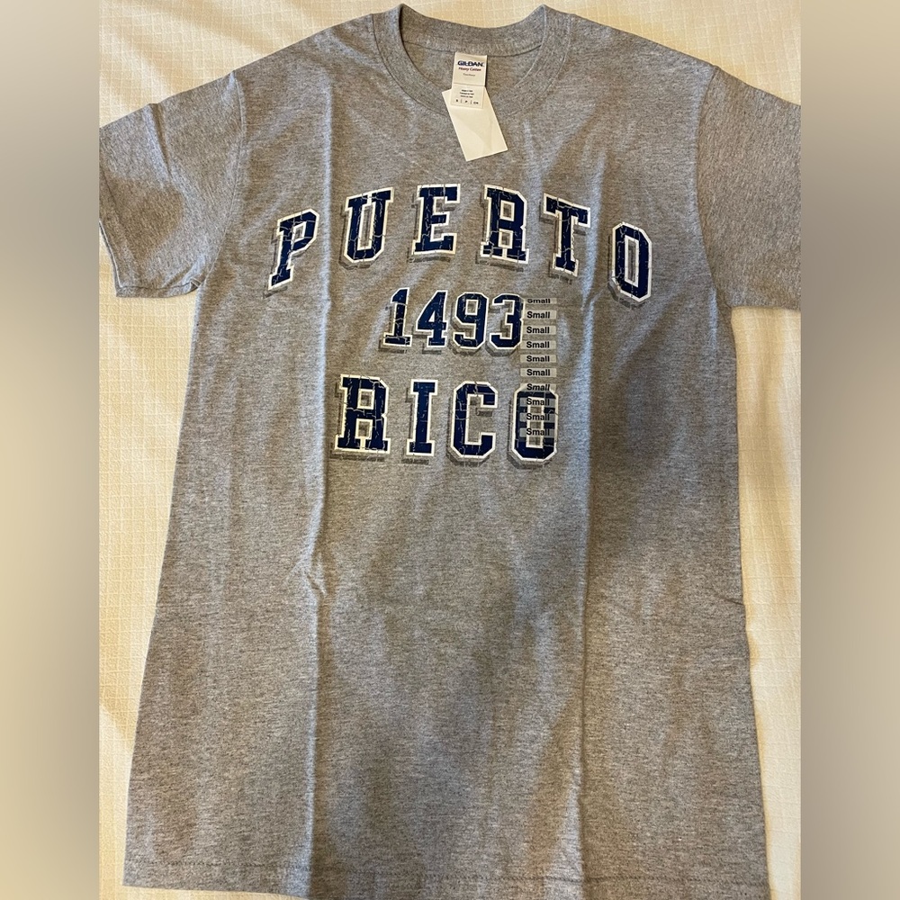 NWT Small tshirt